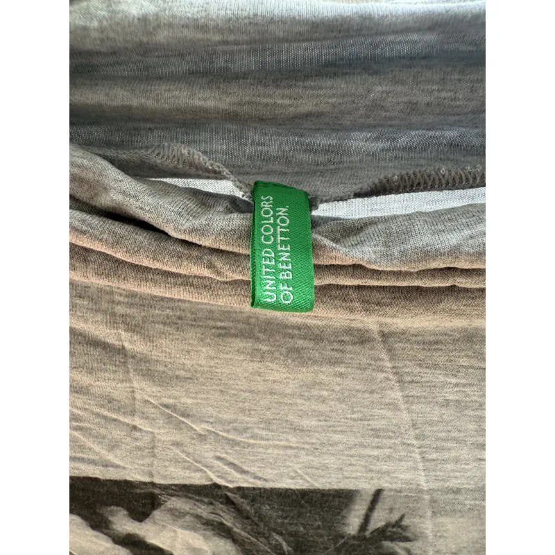 Combo 2 áo thun tay dài của United Color và Uniqlo 1025641