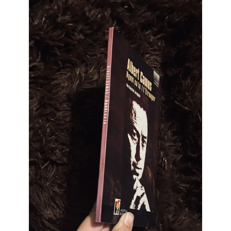 Người xa lạ 789528