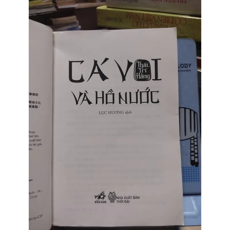 sách: Cá Voi và hồ nước -  Thái Trí Hằng (A1) 571991