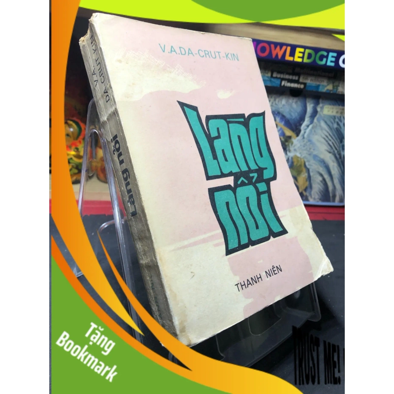 (TẶNG BOOKMARK) Làng nổi 1982 mới 60% ố vàng bìa xấu Vada Crutkin RBK0906 SÁCH VĂN HỌC 946749