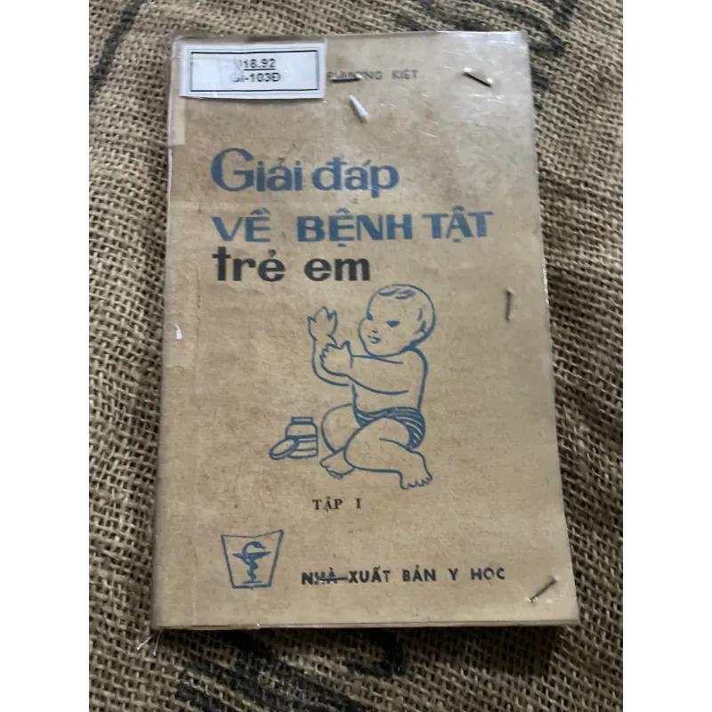 Giải đáp về bệnh tật trẻ em -102 trang  1020223