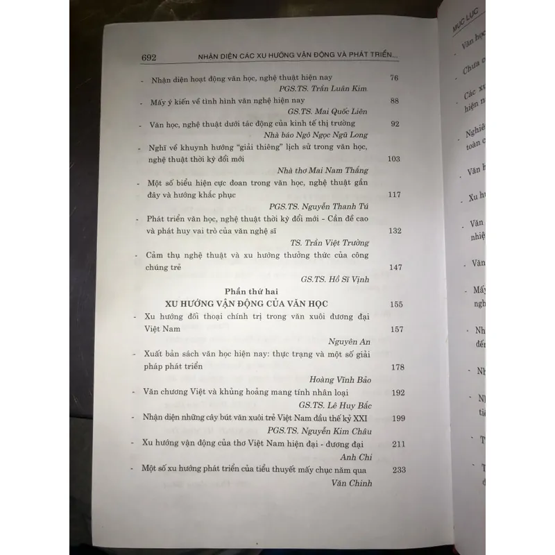Nhận diện các xu hướng vận động và phát triển của văn học nghệ thuật Việt Nam hiện nay  732796
