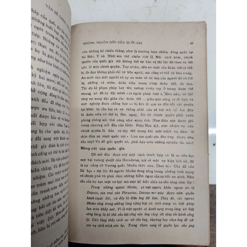 Những vấn đề căn bản của chính trị - Leslie Lipson 539241