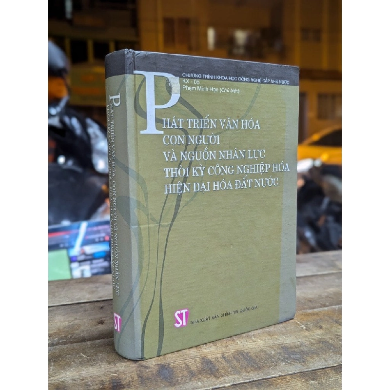 Phát triển văn hoá con người và nguồn nhân lực thời kỳ công nghiệp hoá hiện đại hoá đất nước - Phạm Minh Hạc (Chủ biên) 317701