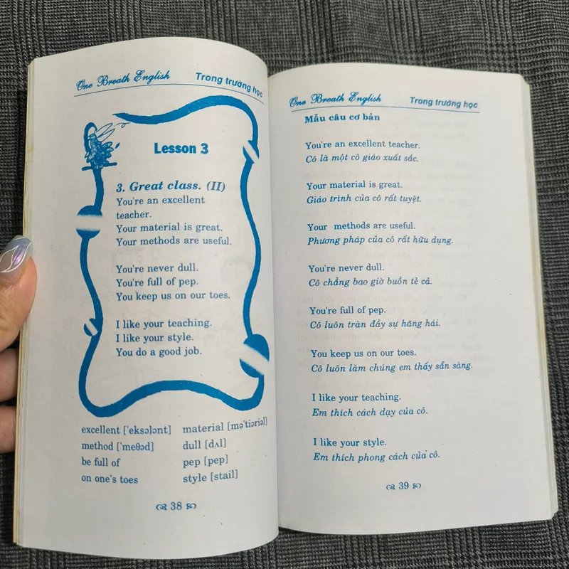 Nói một mạch bằng tiếng Anh (One Breath English) - Trong trường học 606267