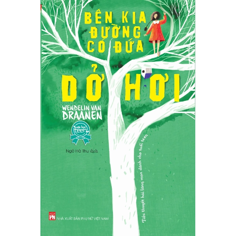 Bên kia đườmg có đứa dở hơi (TB-2022) - Wendelin Van Draamen STB3217 Văn học 534350