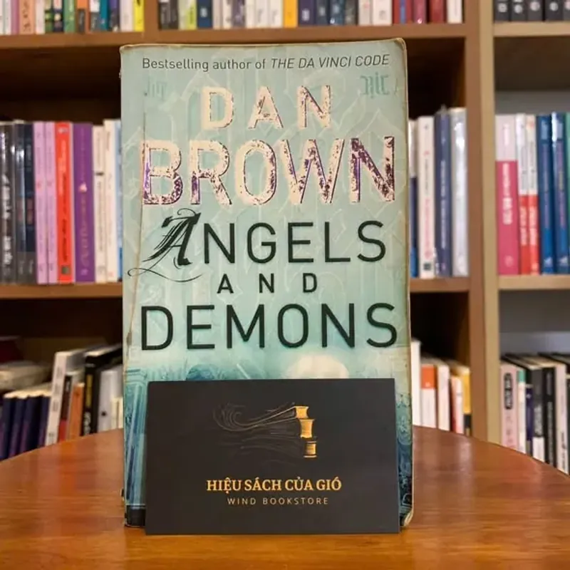 Angels and Demons (Paper) - Dan Brown 681595