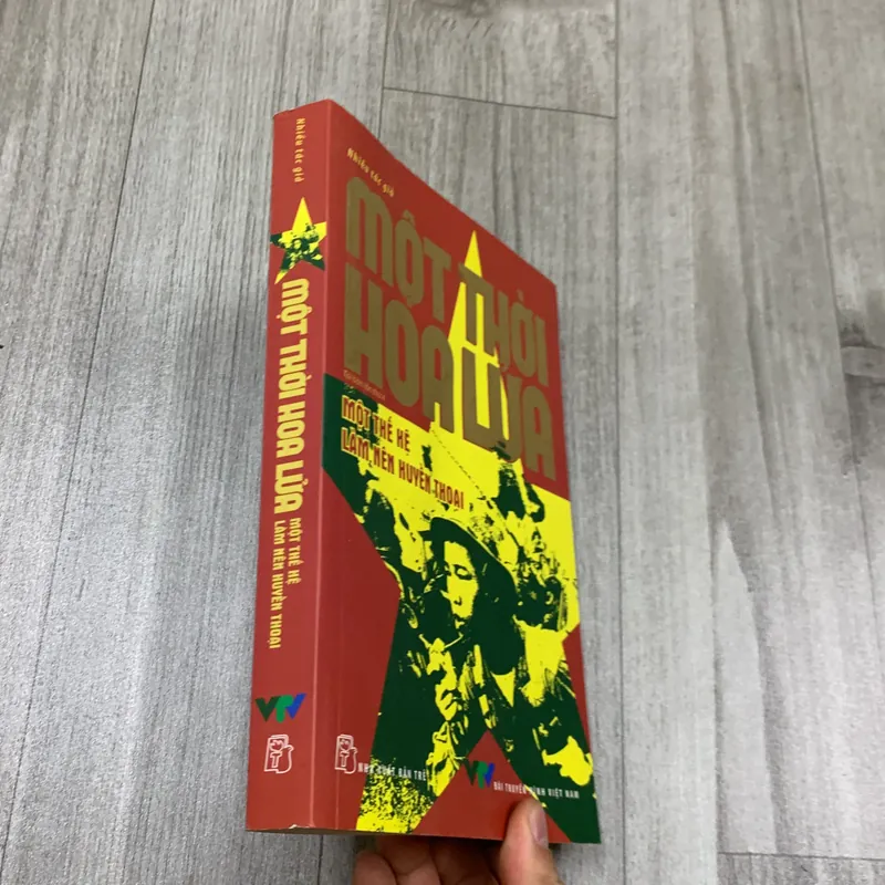 Một thời hoa lửa, một thế hệ làm nền huyền thoại. 3a5 717406