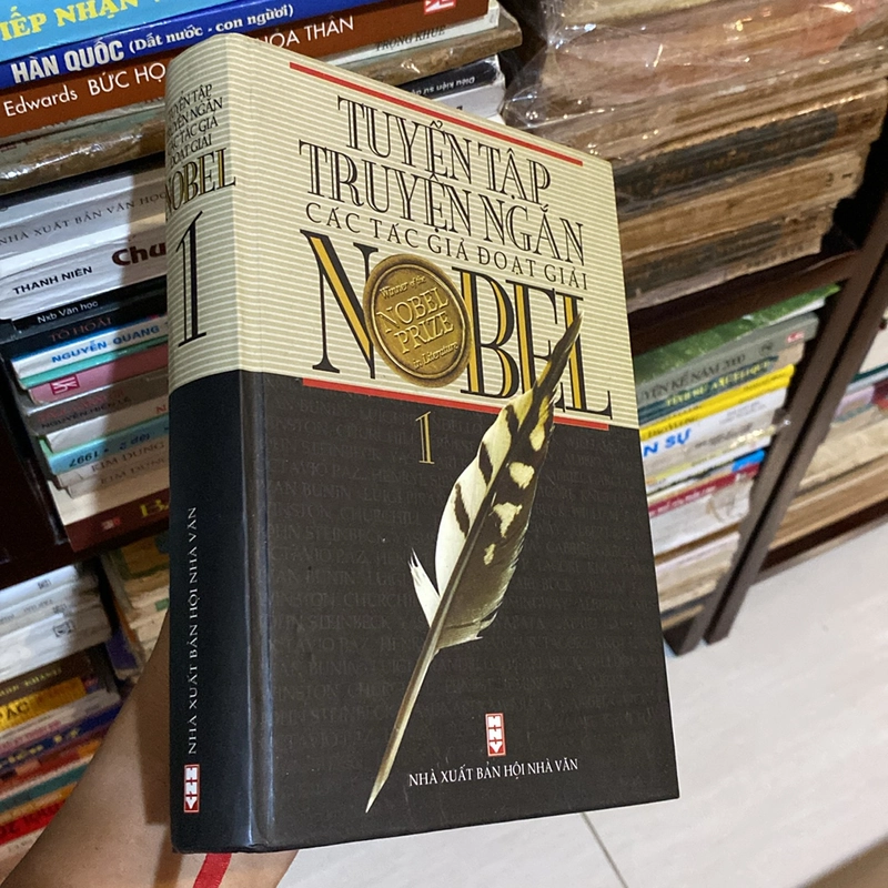 TUYỂN TẬP TRUYỆN NGẮN CÁC TÁC GIẢ ĐOẠT GIẢI NOBEL, BẢN BÌA CỨNG (XB 2004) 505579