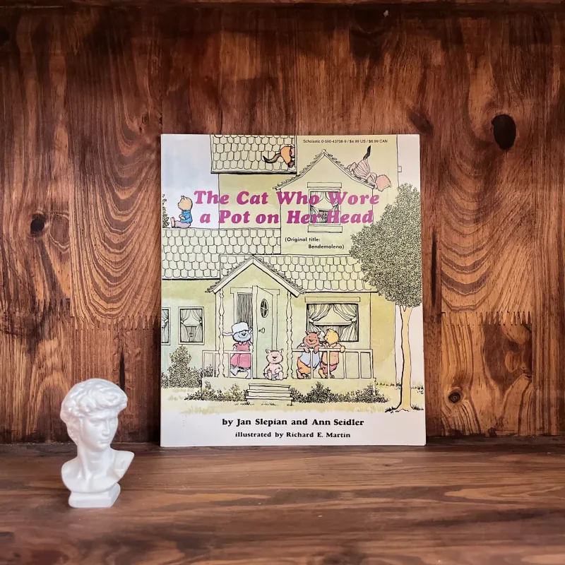 ✨𝑻𝒉𝒆 𝑪𝒂𝒕 𝑾𝒉𝒐 𝑾𝒐𝒓𝒆 𝒂 𝑷𝒐𝒕 𝑶𝒏 𝑯𝒆𝒓 𝑯𝒆𝒂𝒅✨ 612192