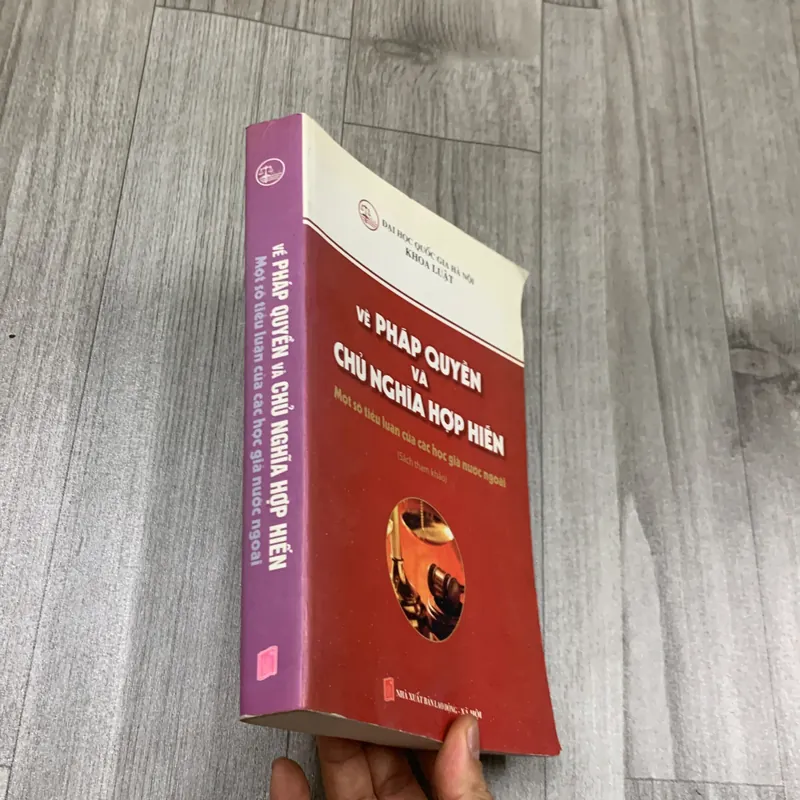 Về pháp quyền và chủ nghĩa hợp hiến, một số tiểu luận của các học giả nước ngoài. 3a5 717399