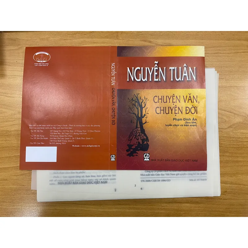 (Bản thảo) Nguyễn Tuân - Chuyện văn, chuyện đời 1112370