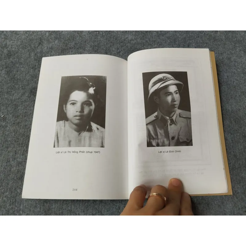 LIỆT SĨ - LUẬT SƯ LÊ ĐÌNH CHI VÀ GIA ĐÌNH 700922