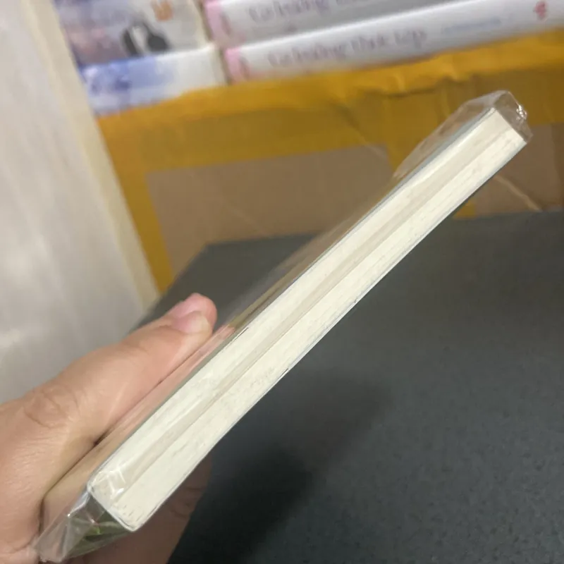 (Văn học) - Câu chuyện về những chiếc mũ lạ kỳ - Houko Takadono 976468