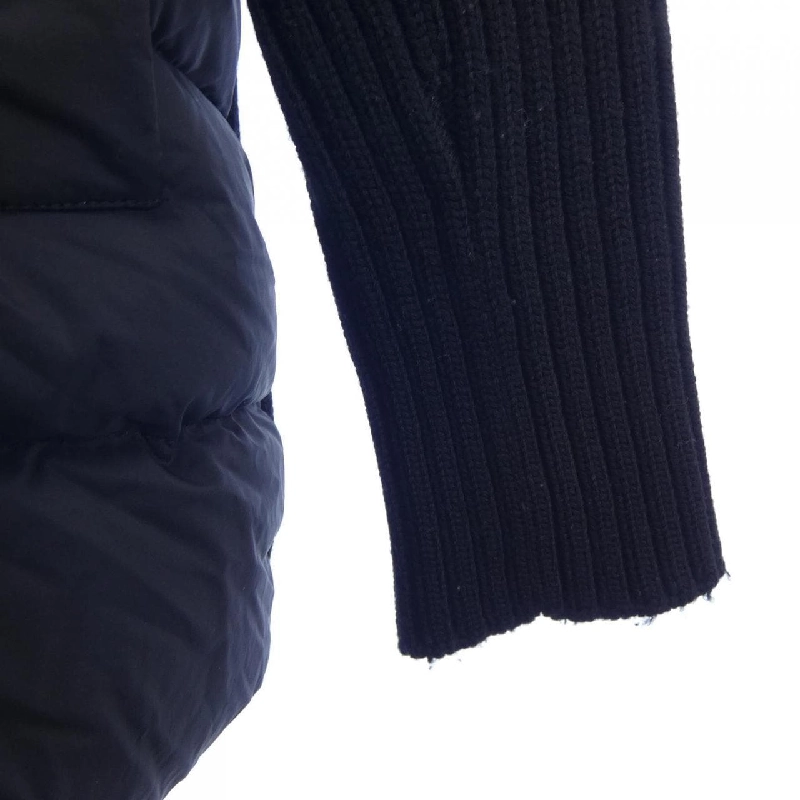 Áo khoác lông vũ MONCLER 642077