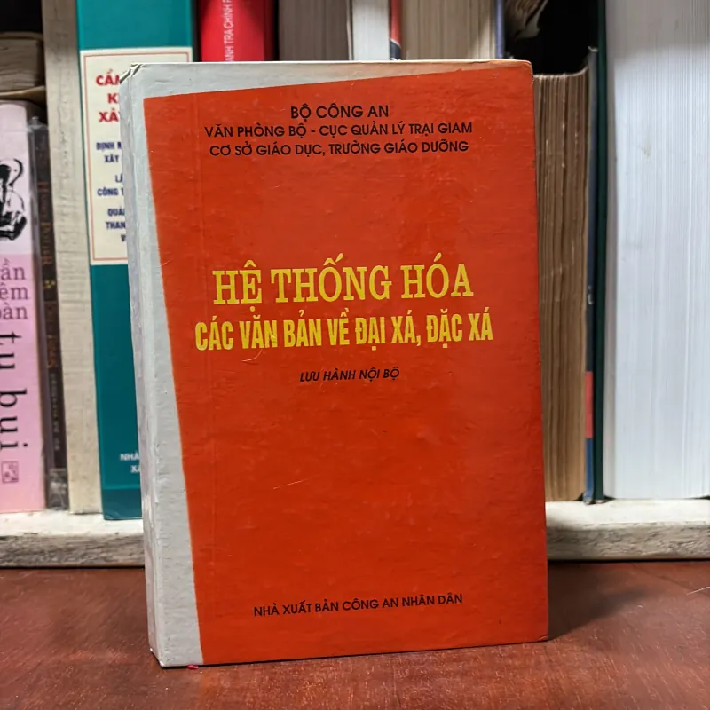 II Sách Luật: Hệ Thống Hoá Các Văn Bản Về Đại Xá, Đặc Xá (Lưu Hành Nội Bộ) - 2000 748221