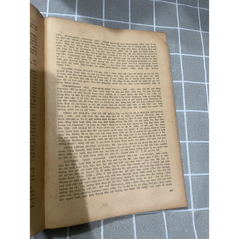 TỪ ĐIỂN TÁC GIA VĂN HỌC VÀ SÂN KHẤU NƯỚC NGOÀI - HỮU NGỌC (SÁCH KHỔ LỚN) 452482