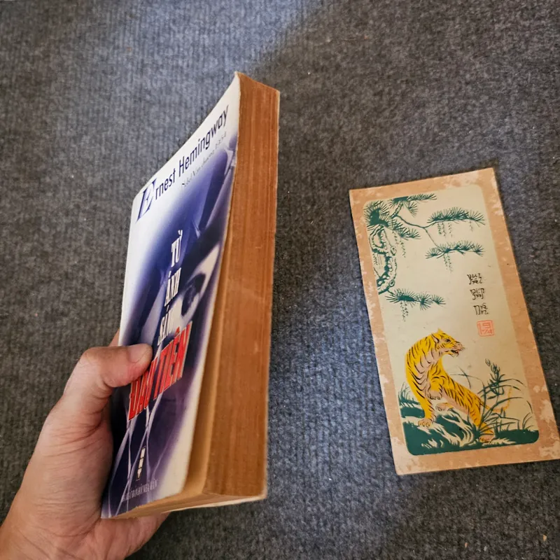 Từ ánh sáng đầu tiên - Hemingway 736224