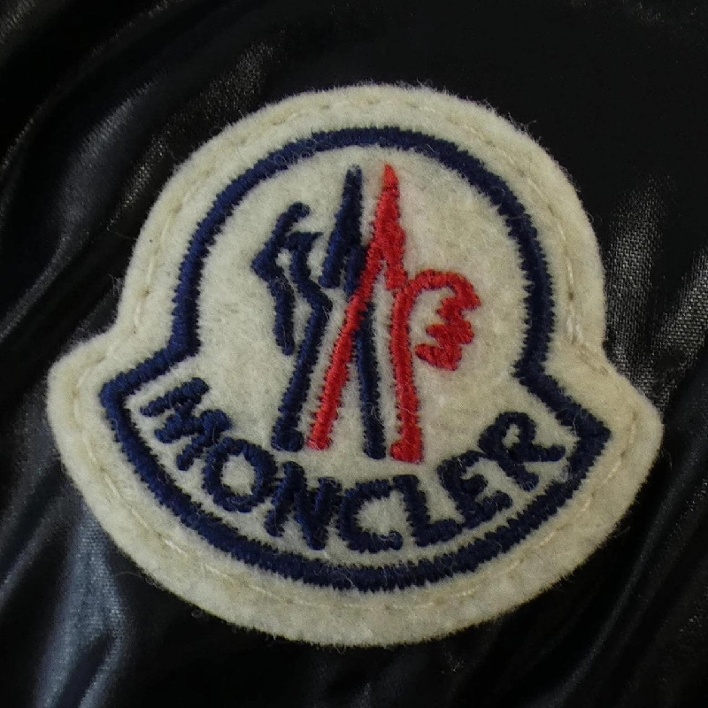 Áo khoác lông vũ MONCLER 636756