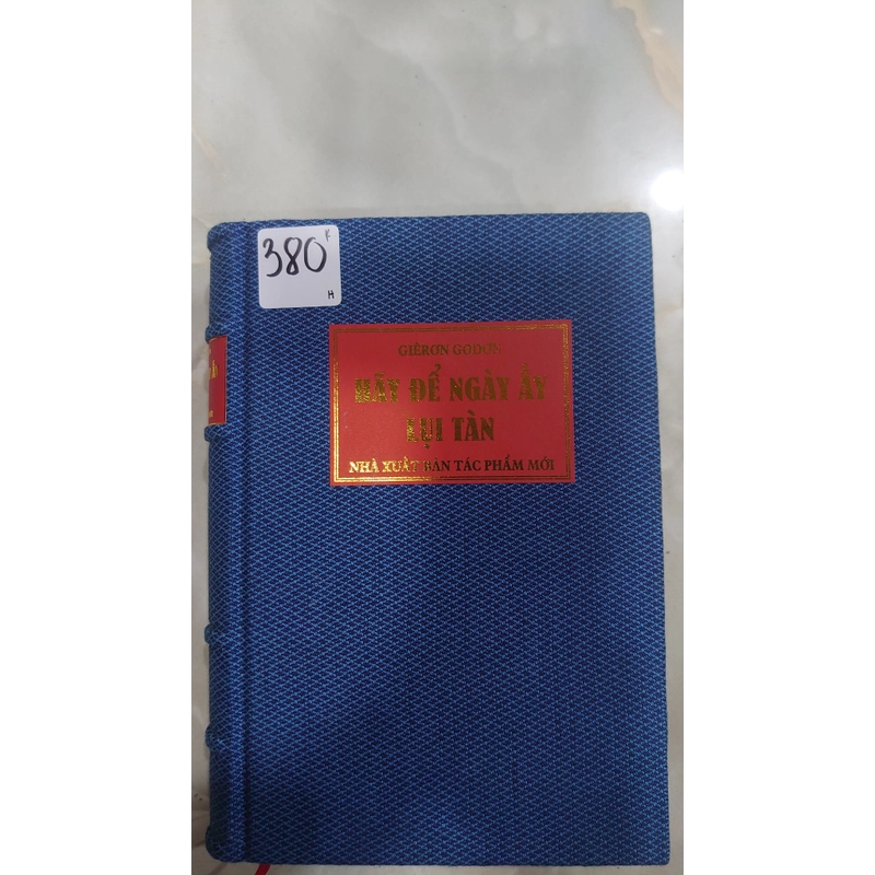 HÃY ĐỂ NGÀY ẤY LỤI TÀN.
Tác giả: Giêrơn Godơn.
Người dịch: Hoàng Túy, Đắc Lê 291096