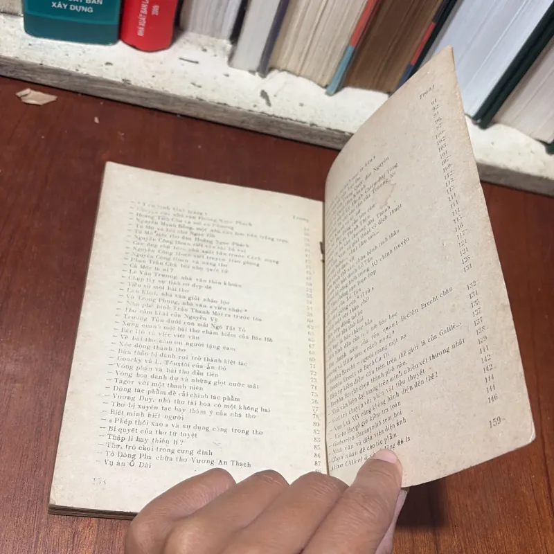 II Văn Học Việt Nam: Chuyện Làng Văn _ Việt Nam Và Thế Giới (2 Tập) - 1987 752314