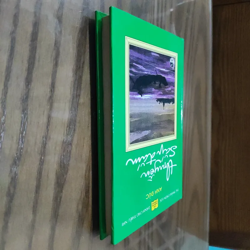 Thuyền sắp đắm - Tủ sách vàng bìa cứng 1003677