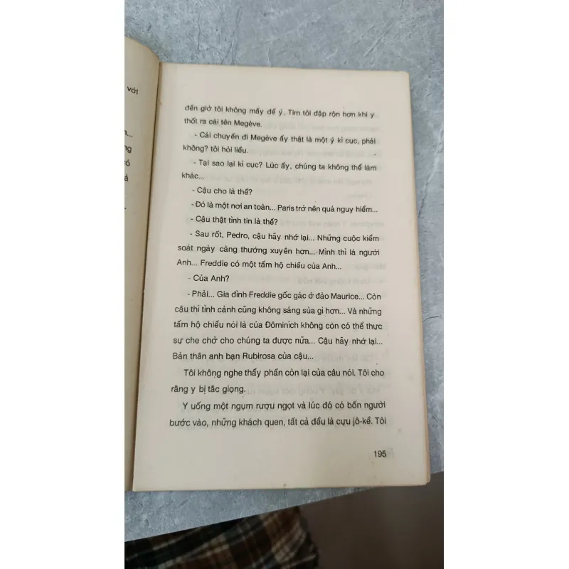 PATRICH MODIANO PHỐ NHỮNG CỬA HIỆU U TỐI ( Tiểu thuyết) 697278