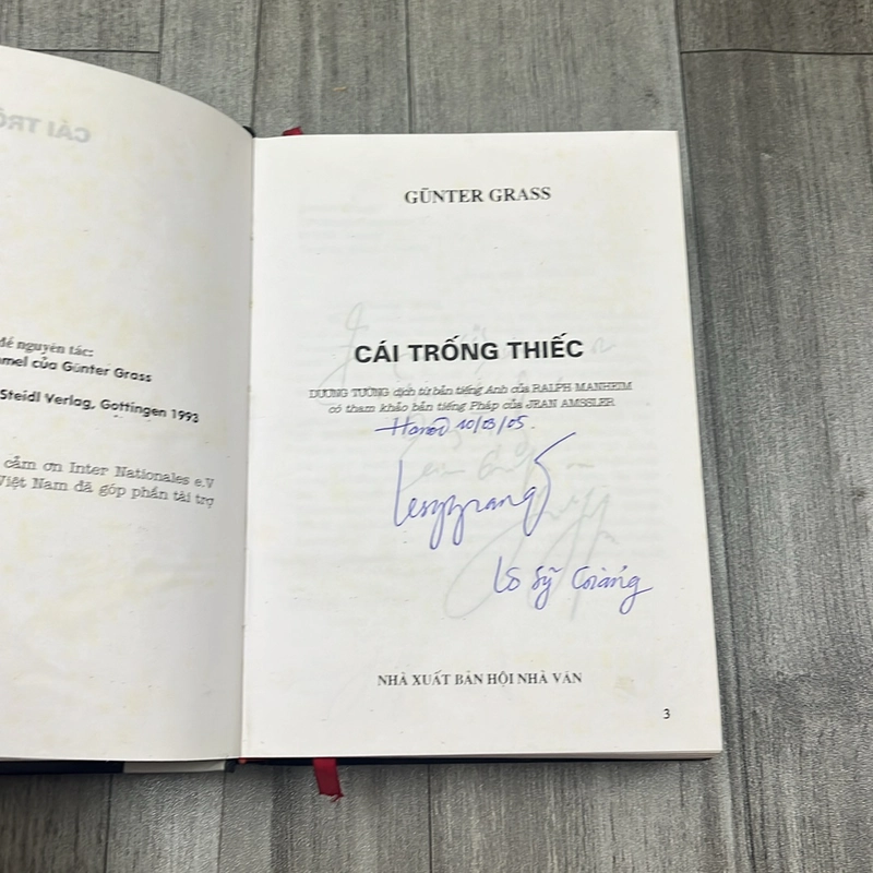 Cái trống thiếc. 2a4 527838