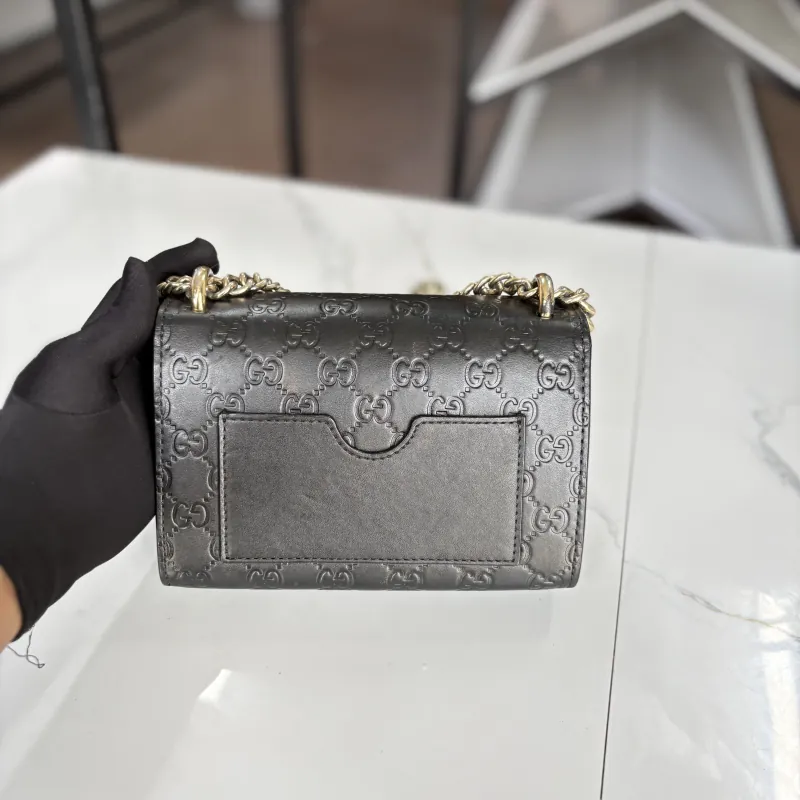 ĐẲNG CẤP KHÔNG THỜI GIAN: GUCCI PADLOCK Mini . 976855