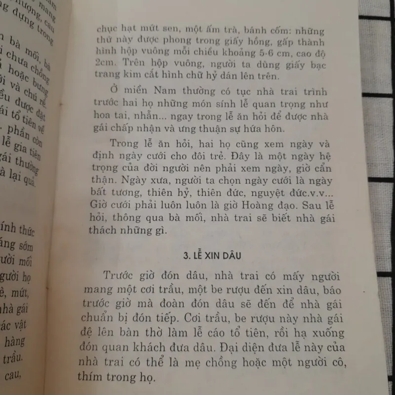 Phong tục cổ truyền Việt Nam. Quỳnh Trang tuyển chọn. Nxb Văn hóa TT năm 2002 786378