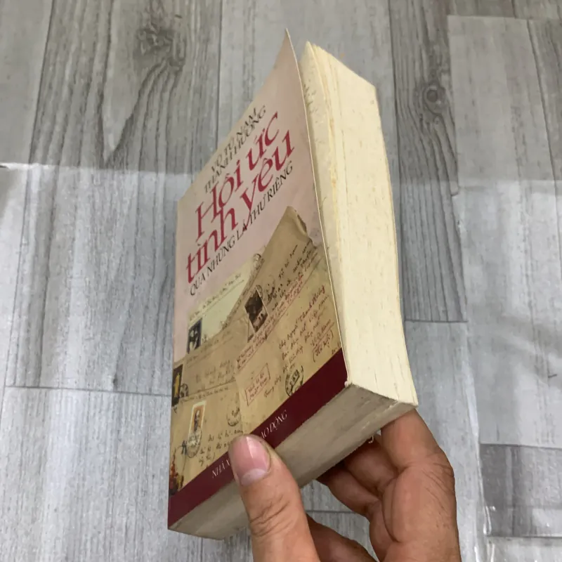 Hồi ức và tình yêu qua những lá thư riêng. Có chữ ký tặng. 1a2 1040547