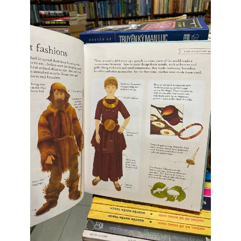 A History of Fashion - Emily Bone & Laura Cowan 735511