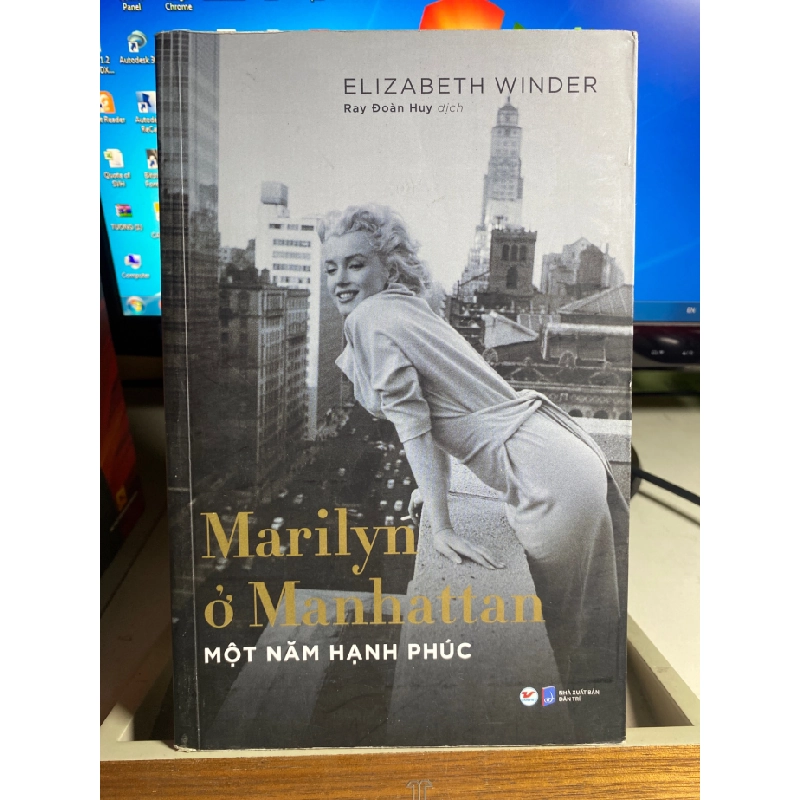 Marilyn Ở Manhattan - Một Năm Hạnh Phúc-Tác giả Elizabeth Ưinder -NXB Dân Trí -Năm XB 2022-Kích Thước Bao Bì 23 x 15 x 1.6 Số trang 328 -Hình thức Bìa Mềm 447273
