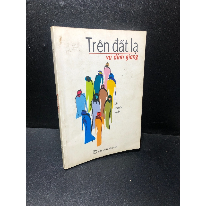 Trên đất lạ Vũ Đình Giang 2001 mới 80% ố bẩn bìa ố nhẹ HCM 0611 912328