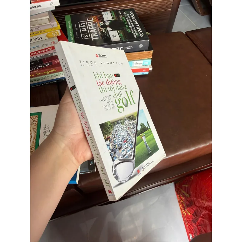 Khi Bạn Tắc Đường Thì Tôi Đang Chơi Golf | Simon Thompson- K4 1026064