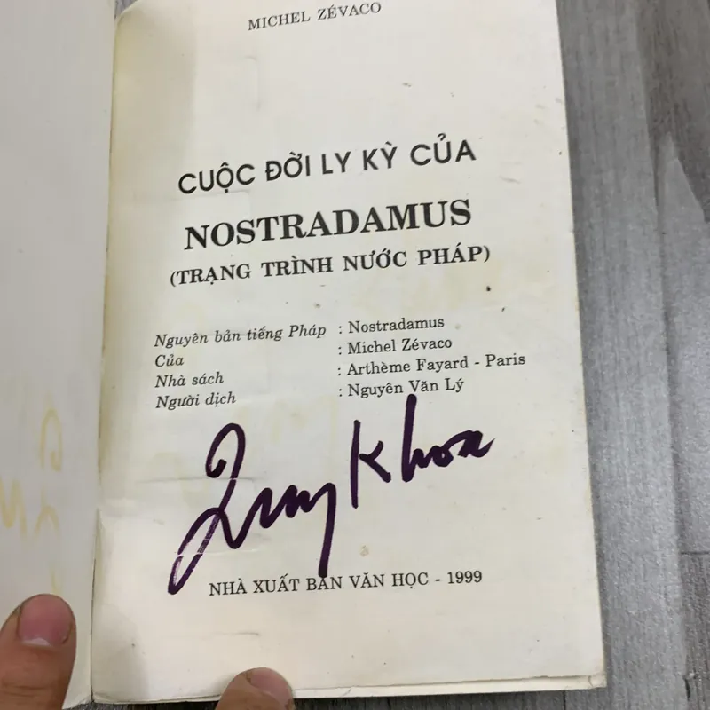 Cuộc đời ly kỳ của nostradamus. 2b1 717840