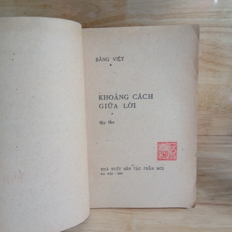 Tập Thơ Khoảng Cách Giữa Lời - Bằng Việt 354815