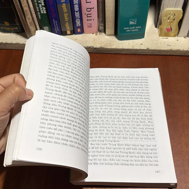 II Danh Nhân Trung Quốc: Ba Vĩ Nhân Trung Quốc Của Thế Kỷ 20 - Thi Hữu Tùng - 2009 927332