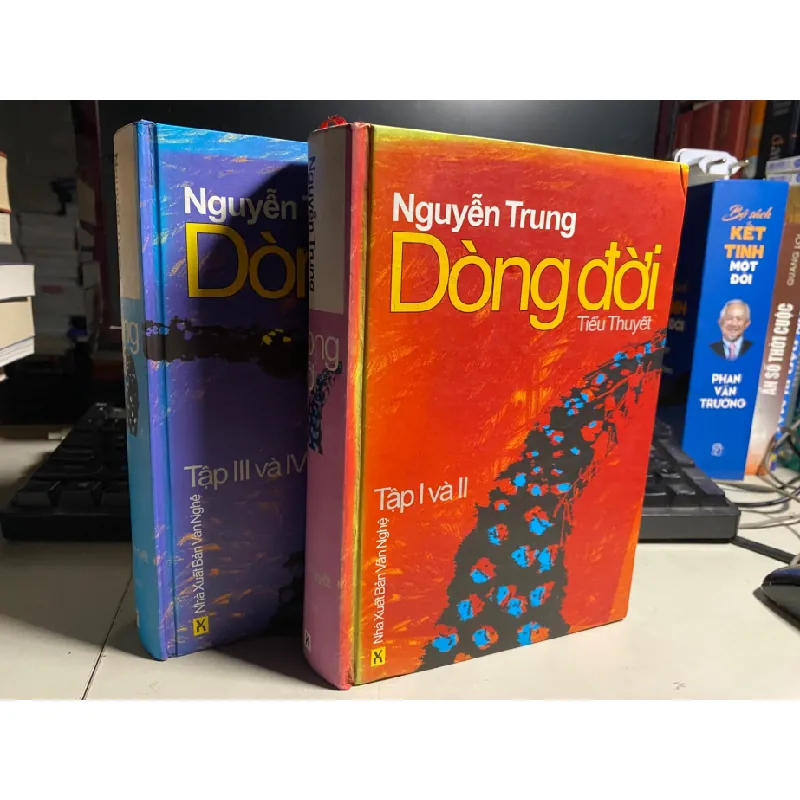 Dòng Đời- Nguyễn Trung (tiểu thuyết) -Bìa cứng- 2quyển 4 tập-NXB Văn Nghệ- 2006 STB1095 Blogmeo 27525 587886