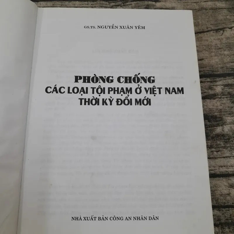 Nghiệp vụ Phòng Chống các loại Tội phạm ở Việt Nam. Giáo sư Trung Tướng Ng. Xuân Yêm 2005 734316