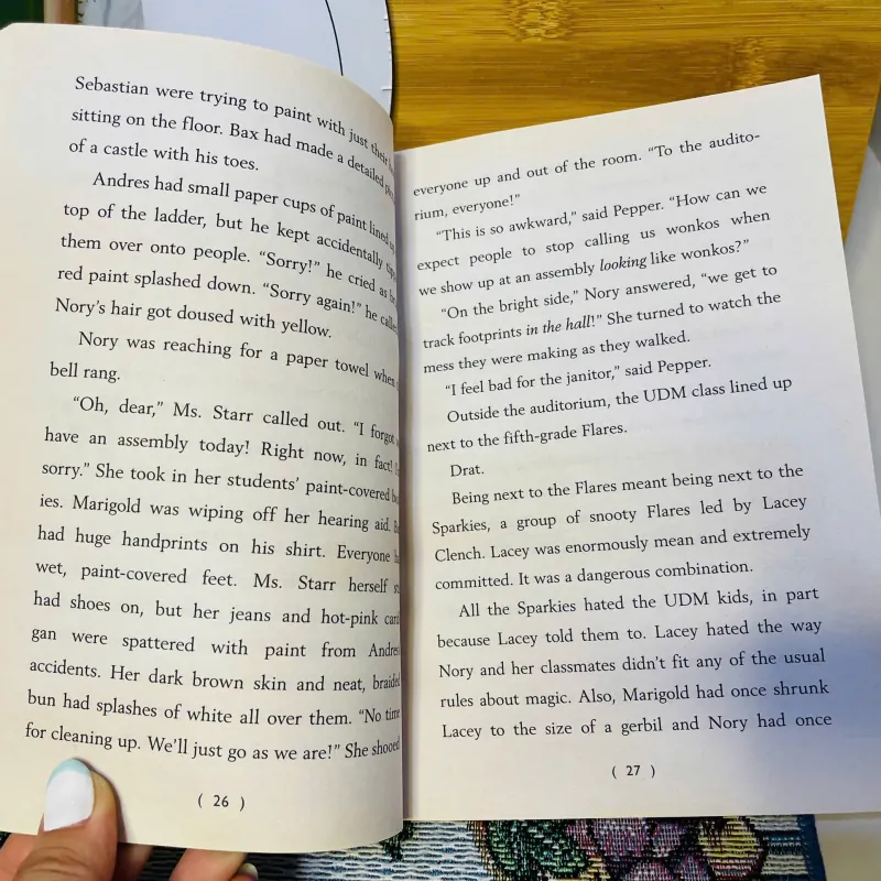 [Sách tiếng Anh 2hand] Like new 90% - Showing Off 936764