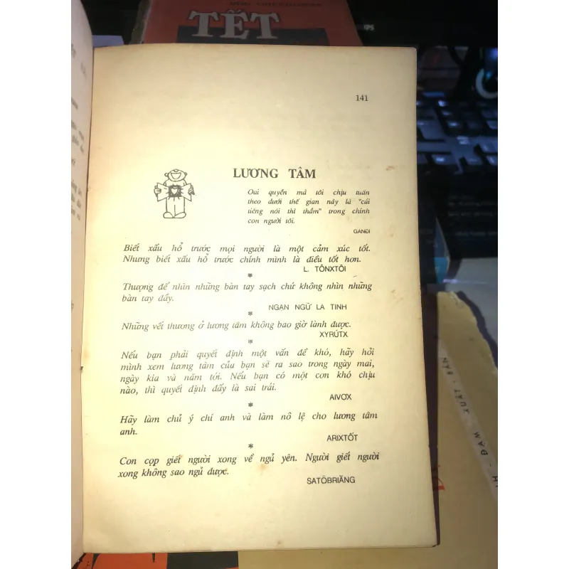 Lời vàng: danh ngôn- Thái Doãn Hiểu & Hoàng Liên  1021751