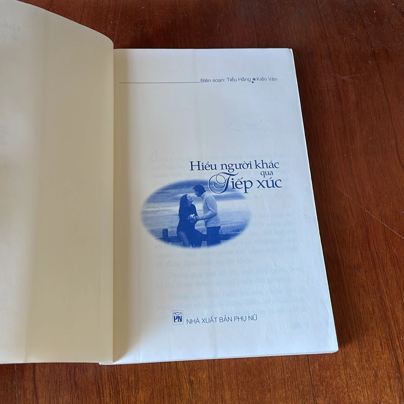 II Sách Kỹ Năng: Hiểu Người Khác Qua Tiếp Xúc - Tiểu Hằng, Kiến Văn - 2011 527758