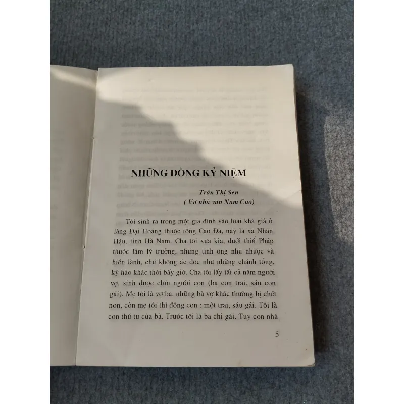 NHÀ VĂN QUA HỒI ỨC NGƯỜI THÂN 727187
