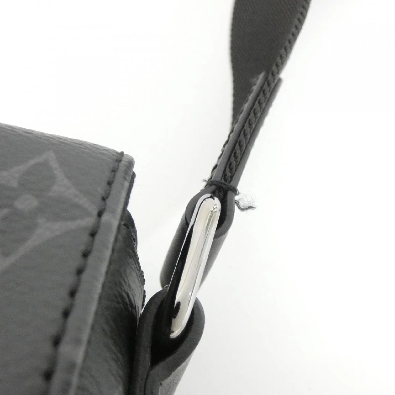 Túi đeo vai Louis Vuitton Monogram Eclipse District PM M45272 612683