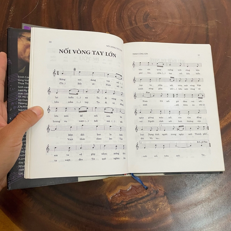 II Tựa sách: Người Hát Rong Qua Nhiều Thế Hệ _ Trịnh Công Sơn - Nhiều Tác Giả - 2001 446773