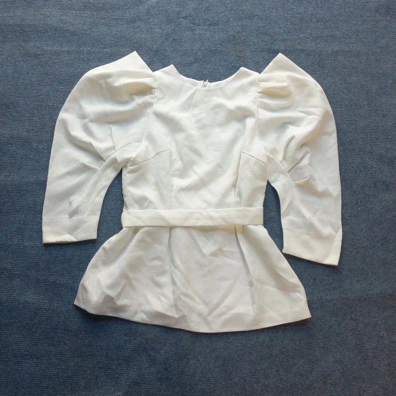 Áo kiểu màu trắng tay phồng 932350