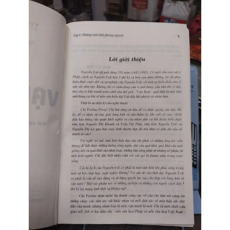 Sách: Vạn Xuân - tiểu thuyết lịch sử về Nguyễn Trãi - TG: Yveline Feray (A2) 746942