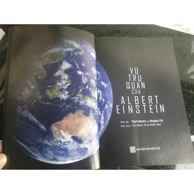 Sách Vũ Trụ Quan Của Albert Einstein - Mới 90% 694099