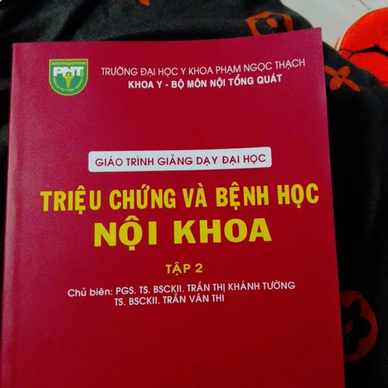Bân 4 cuốn giáo trình cho ai cần ạ 1009428
